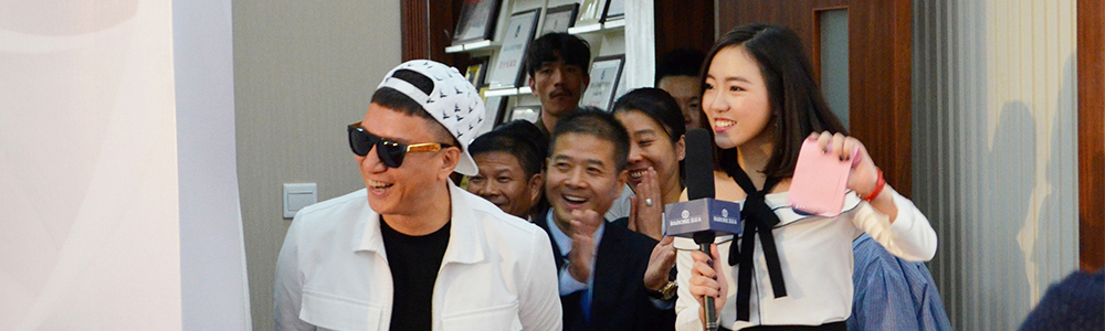 孫紅雷蒞臨雷諾表總部， 為圓夢(mèng)“下跪”求婚！