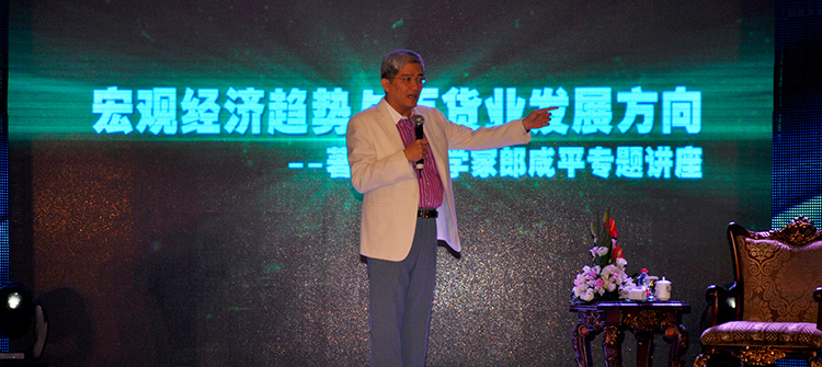 10月19日，“雷諾·孫紅雷騎士之夜新聞發(fā)布會(huì)”在杭州隆重舉行，孫紅雷、郎咸平出席發(fā)布會(huì)。